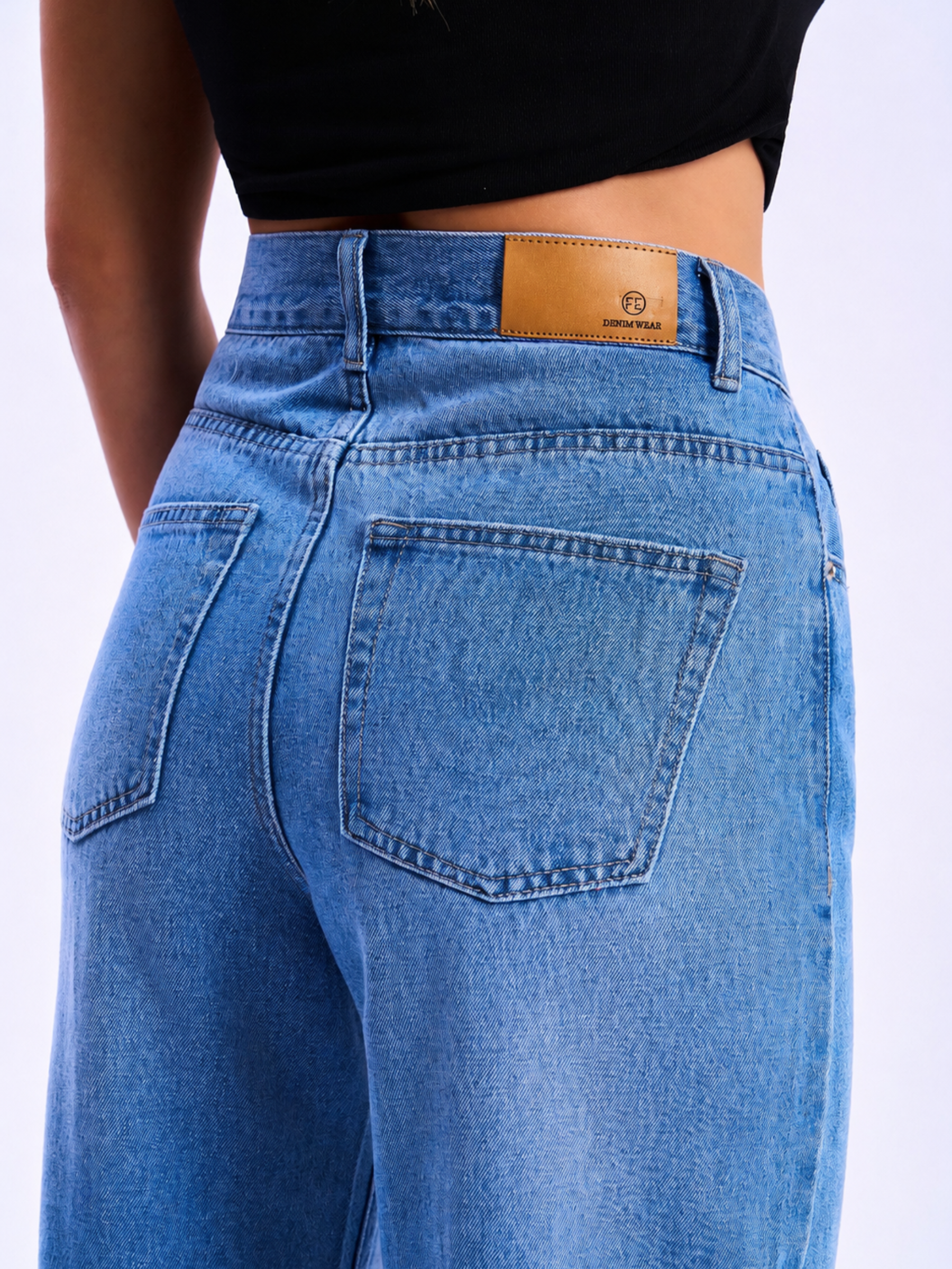 Step-Frayed Hem Wide-Leg jeans